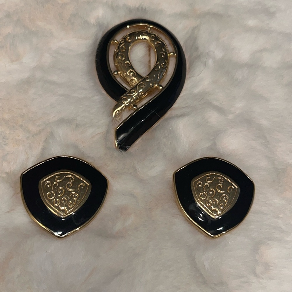 Vintage Black And Gold Earrings with Matching Brooch